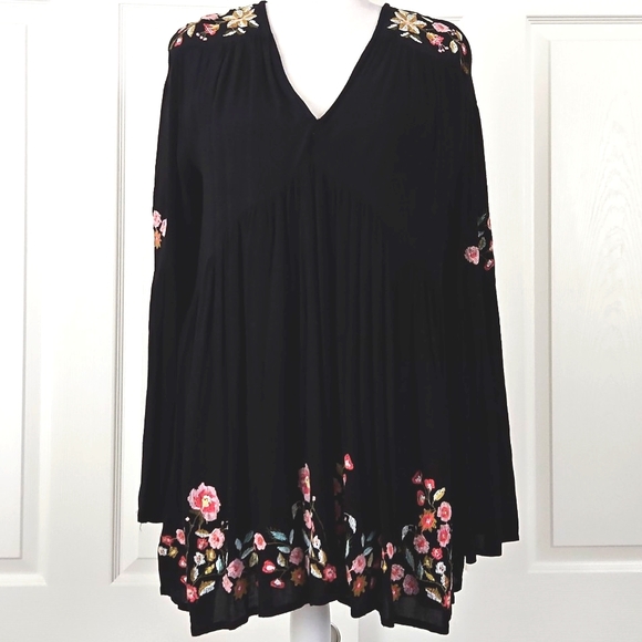 free people te amo mini dress Free People Red Embroidered Te Amo Mini Dress size medium Flare sleeve bohemian